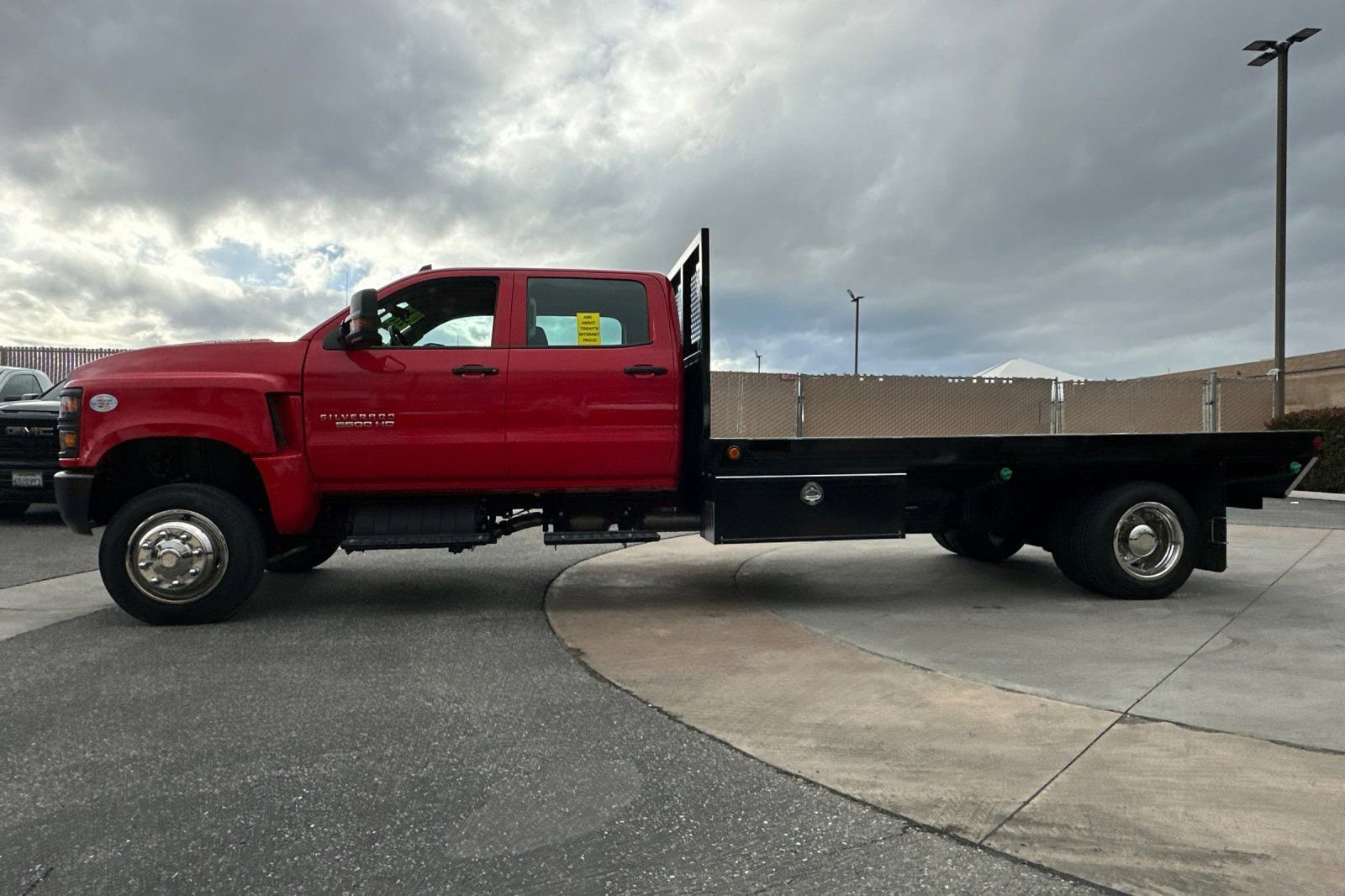 2024 Chevrolet Silverado 5500 HD LT photo 6