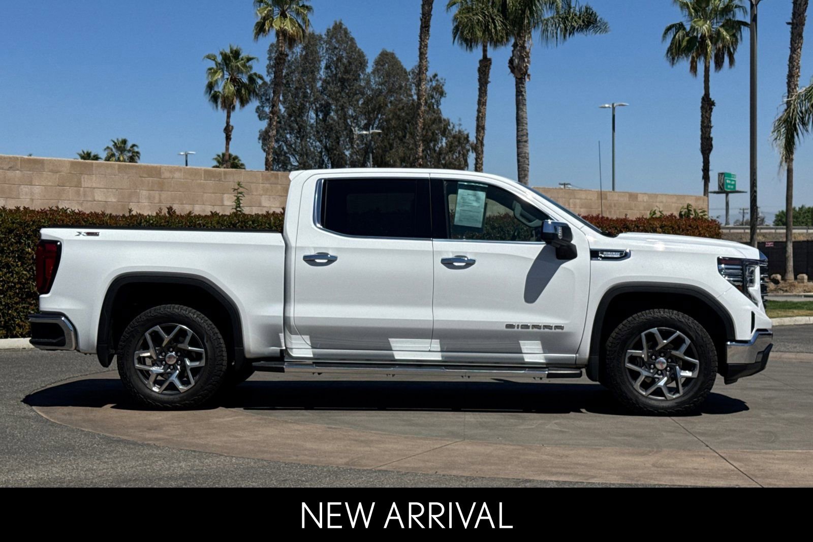 2024 GMC Sierra 1500 SLT photo 2