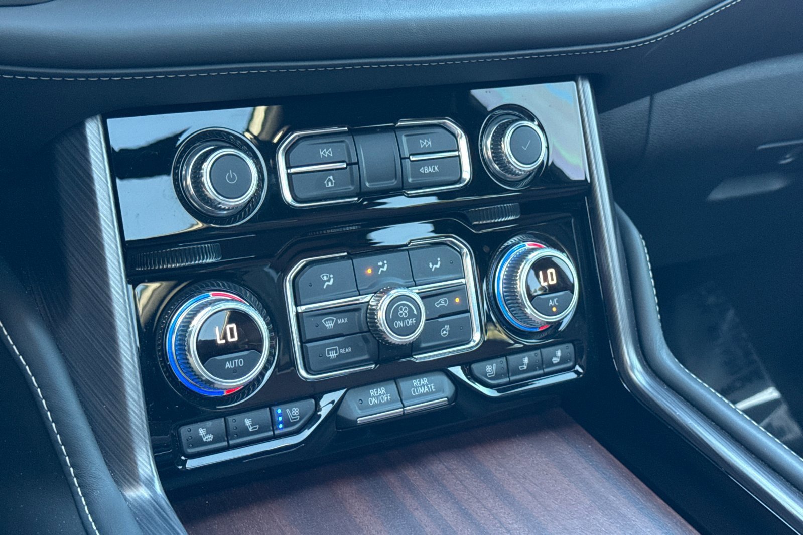2023 GMC Yukon Denali Ultimate - Photo 23