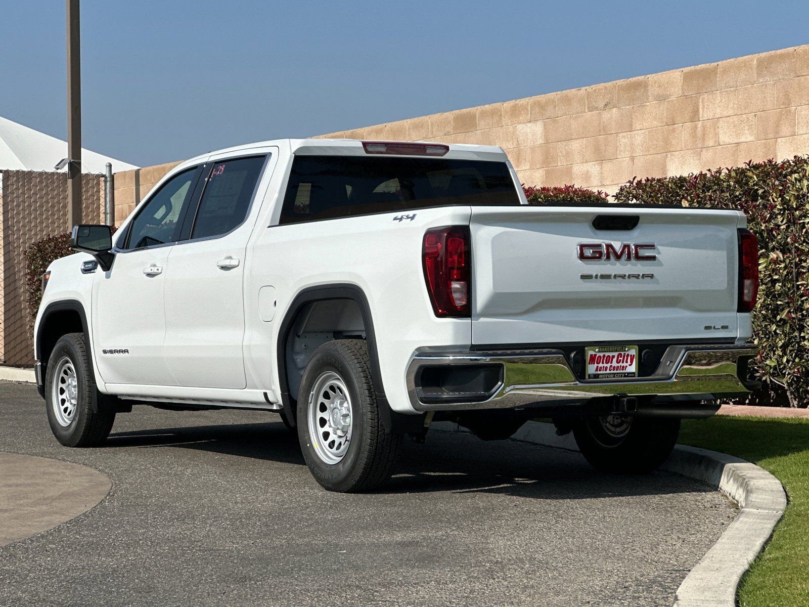2026 GMC Sierra 1500 SLE photo 4