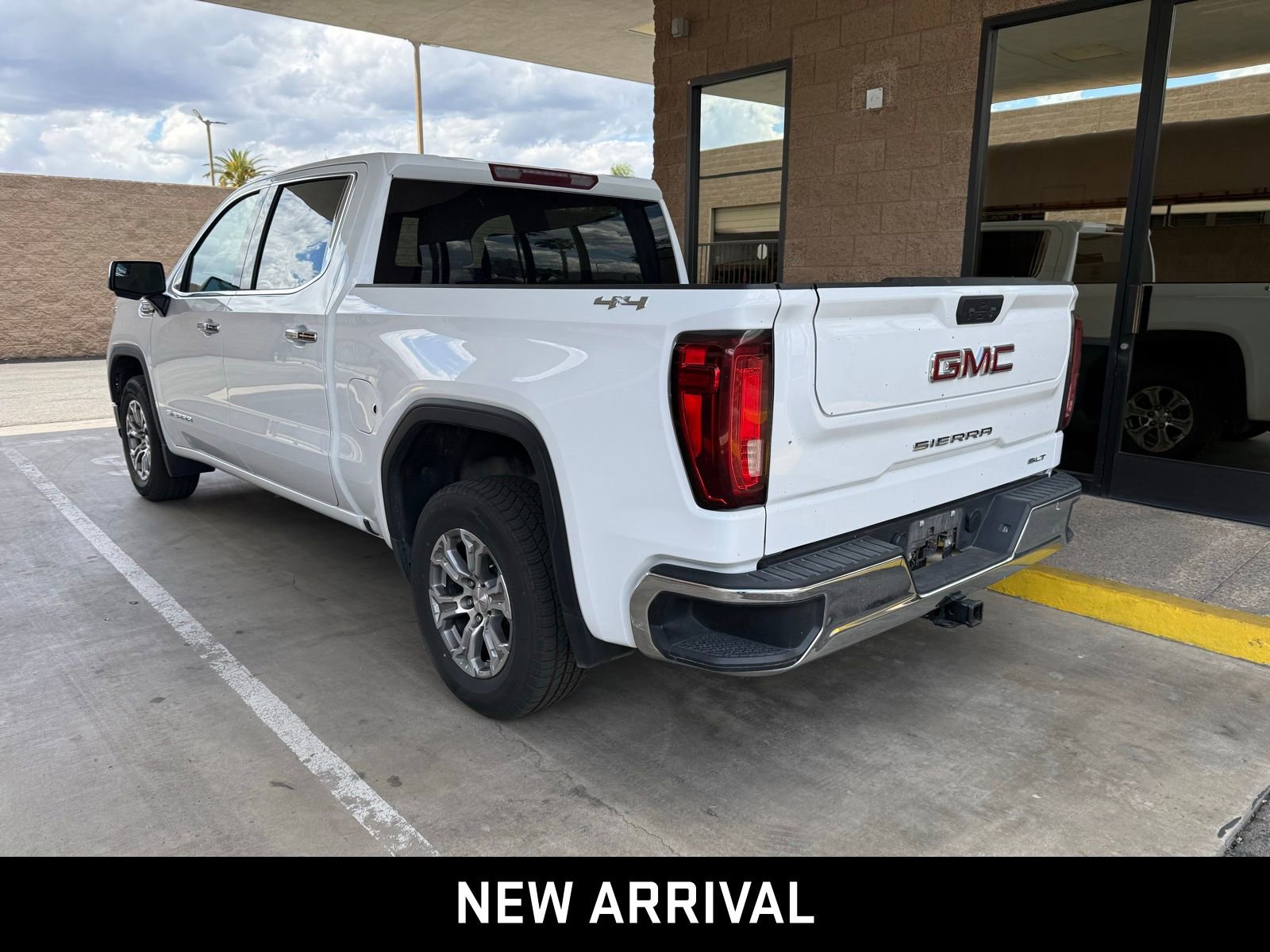 2025 GMC Sierra 1500 SLT photo 3