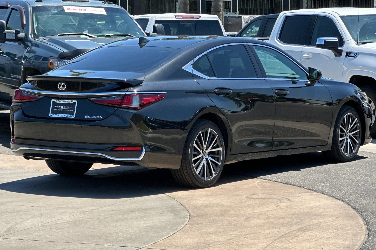 2024 Lexus ES 300h Premium photo 3
