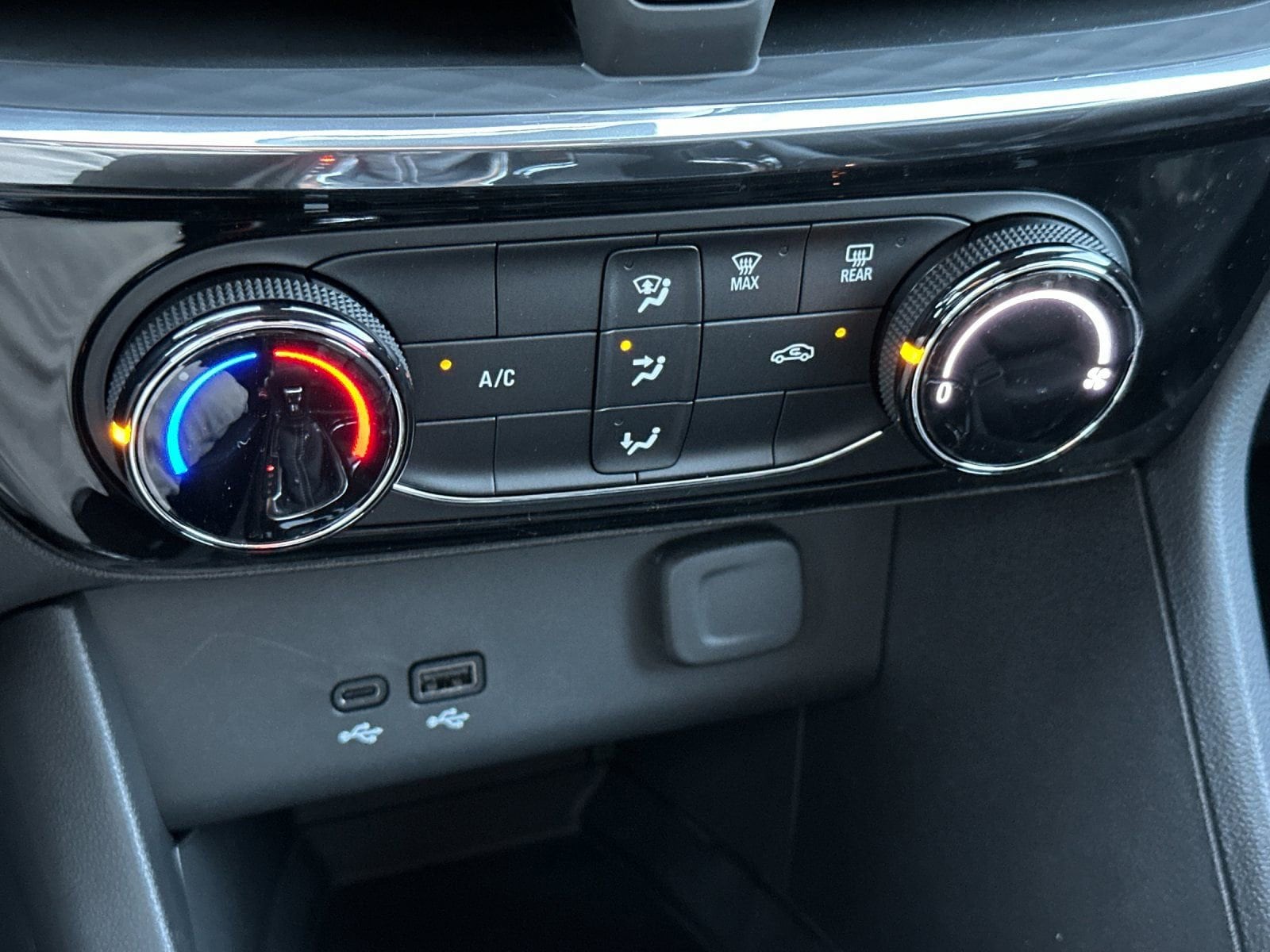 2026 Buick Encore GX Sport Touring - Photo 19