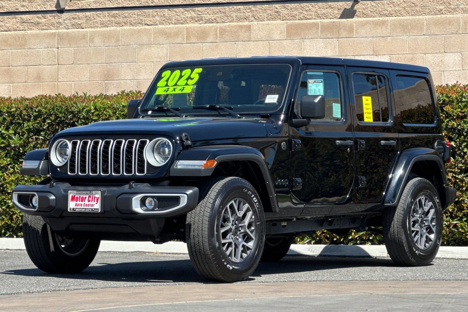 2025 Jeep Wrangler Sahara photo 3