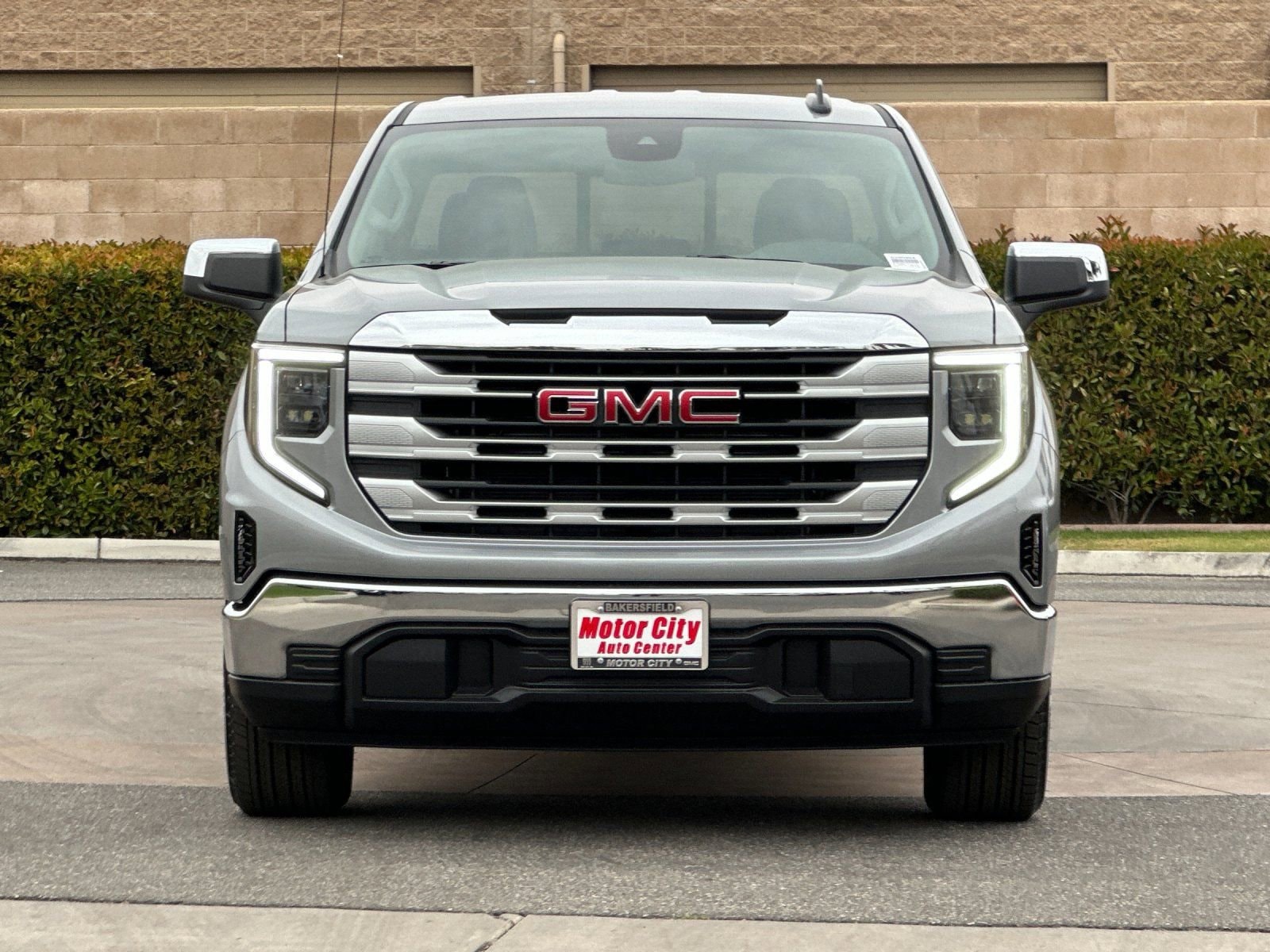 2026 GMC Sierra 1500 SLE photo 3