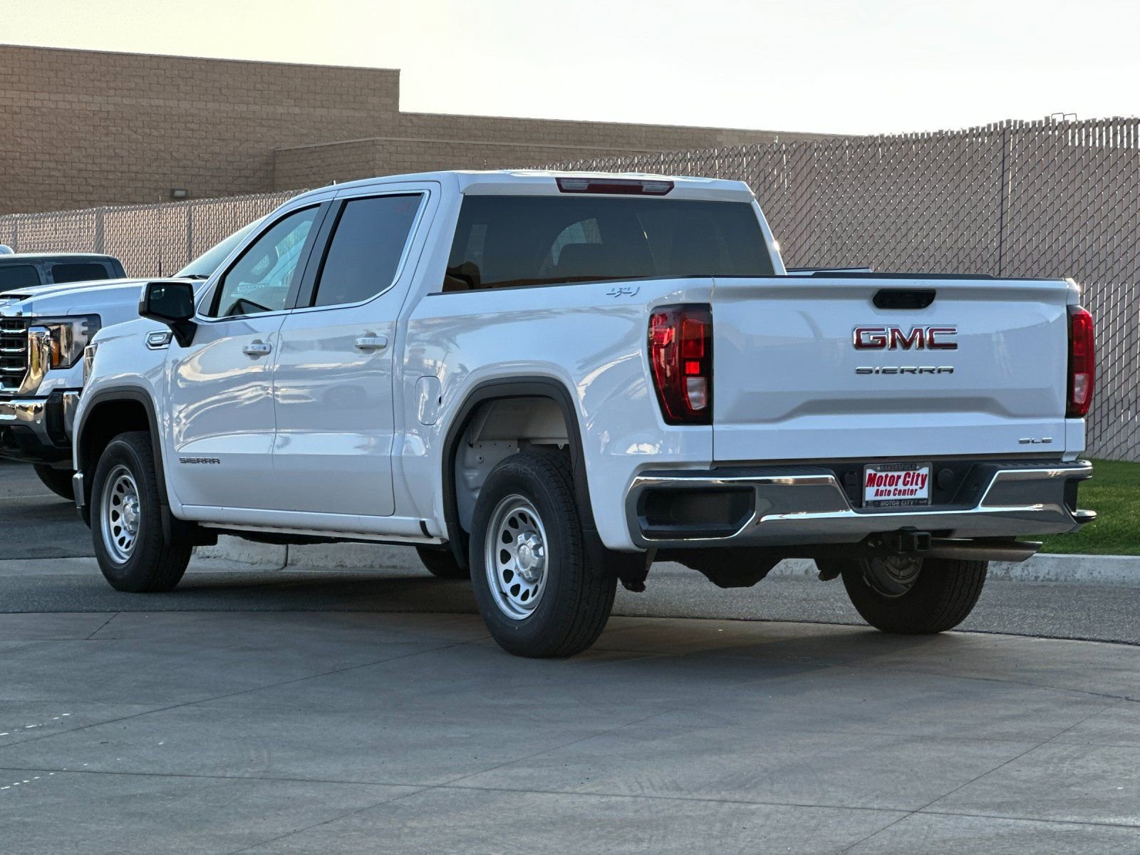 2026 GMC Sierra 1500 SLE photo 4