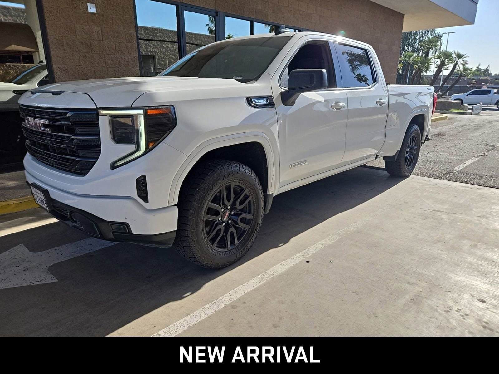 2022 GMC Sierra 4WD Crew Cab Short Box Elevation's photo
