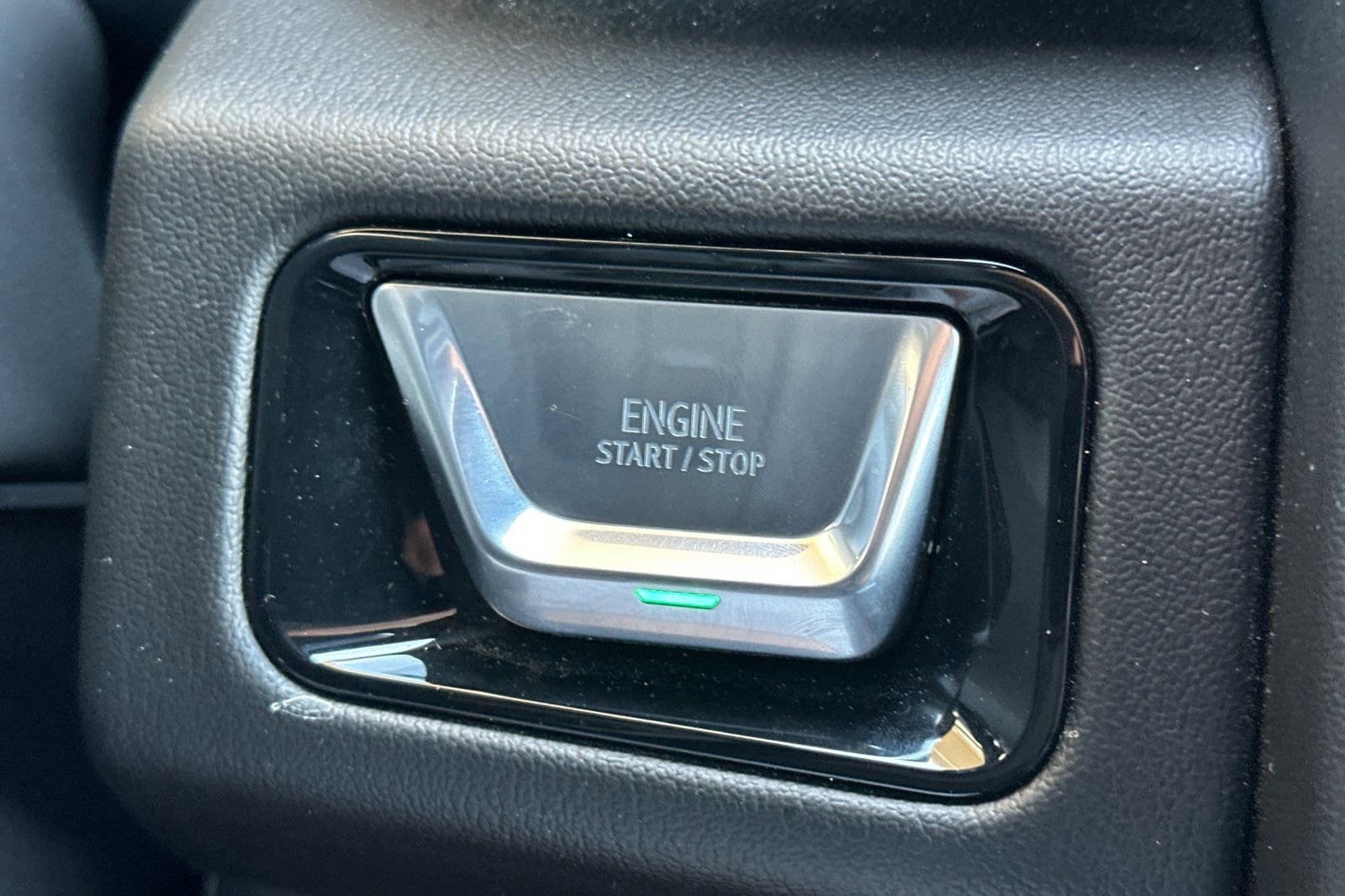 2025 GMC Yukon Denali - Photo 24