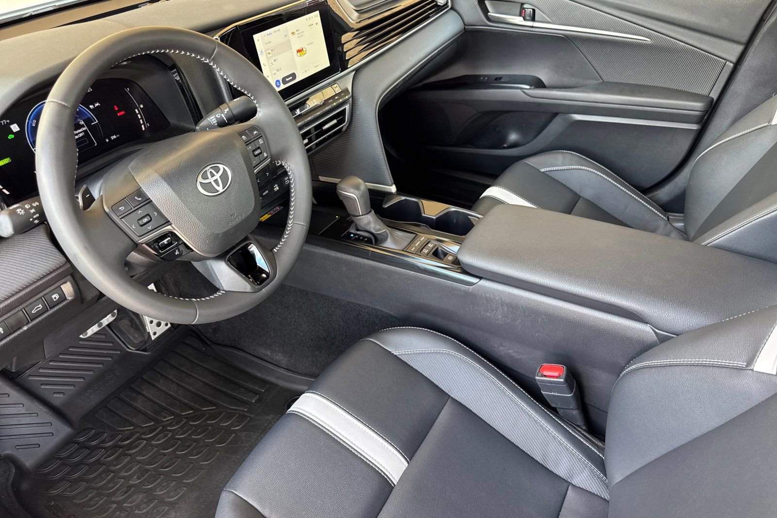 2026 Toyota Camry SE - Photo 10