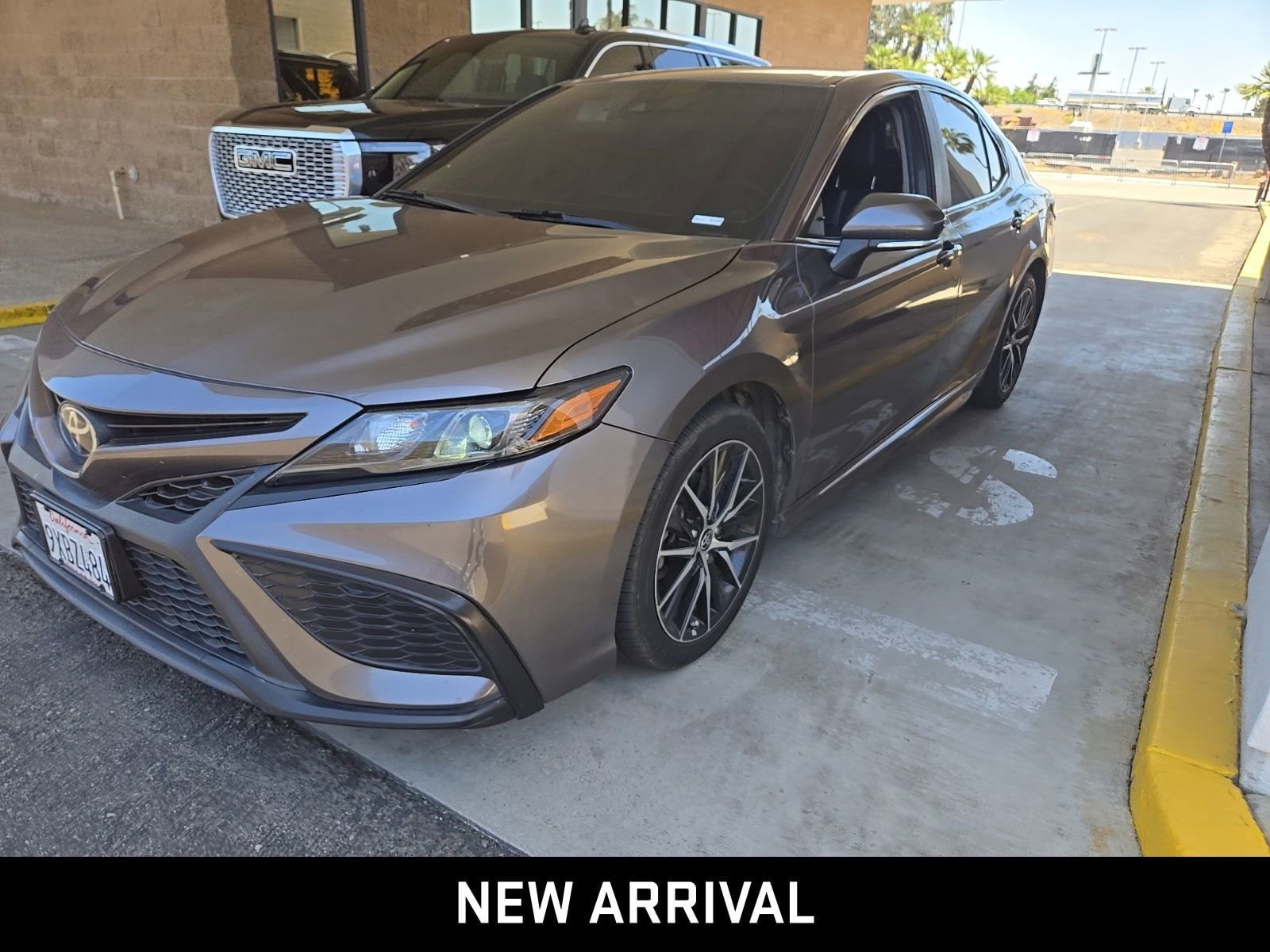 2022 Toyota Camry SE's photo