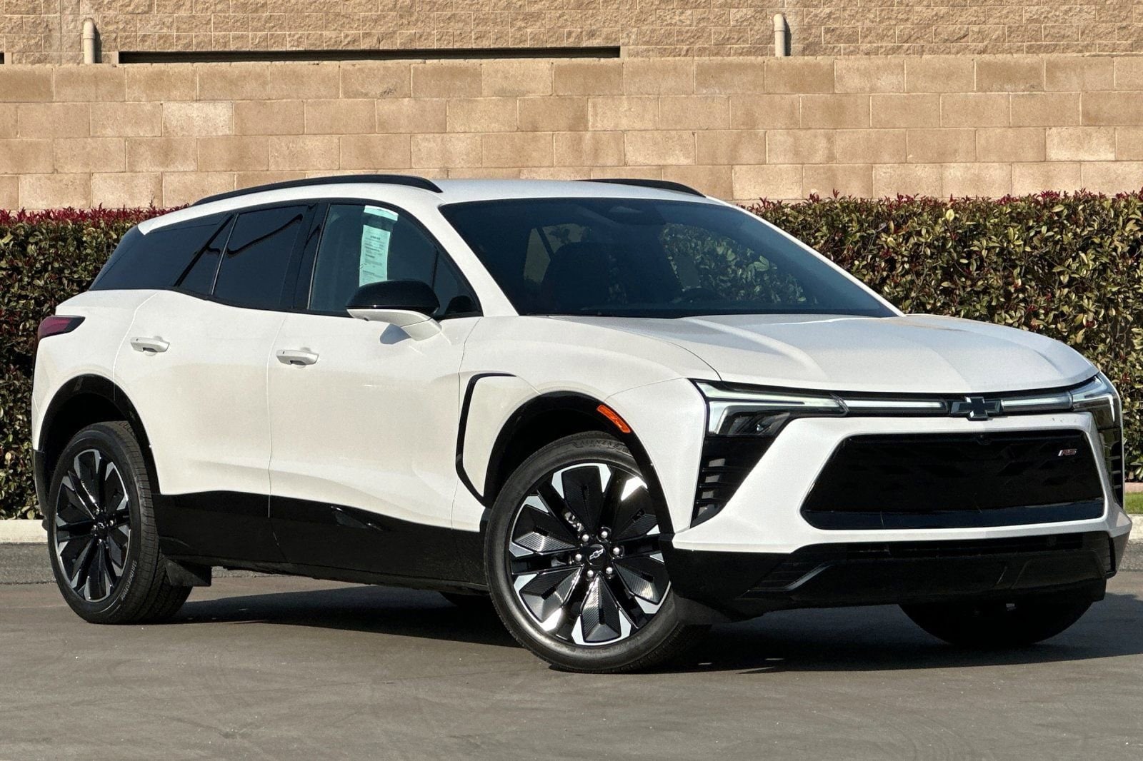 Used 2024 Chevrolet Blazer EV RS with VIN 3GNKDCRJ3RS285364 for sale in Bakersfield, CA