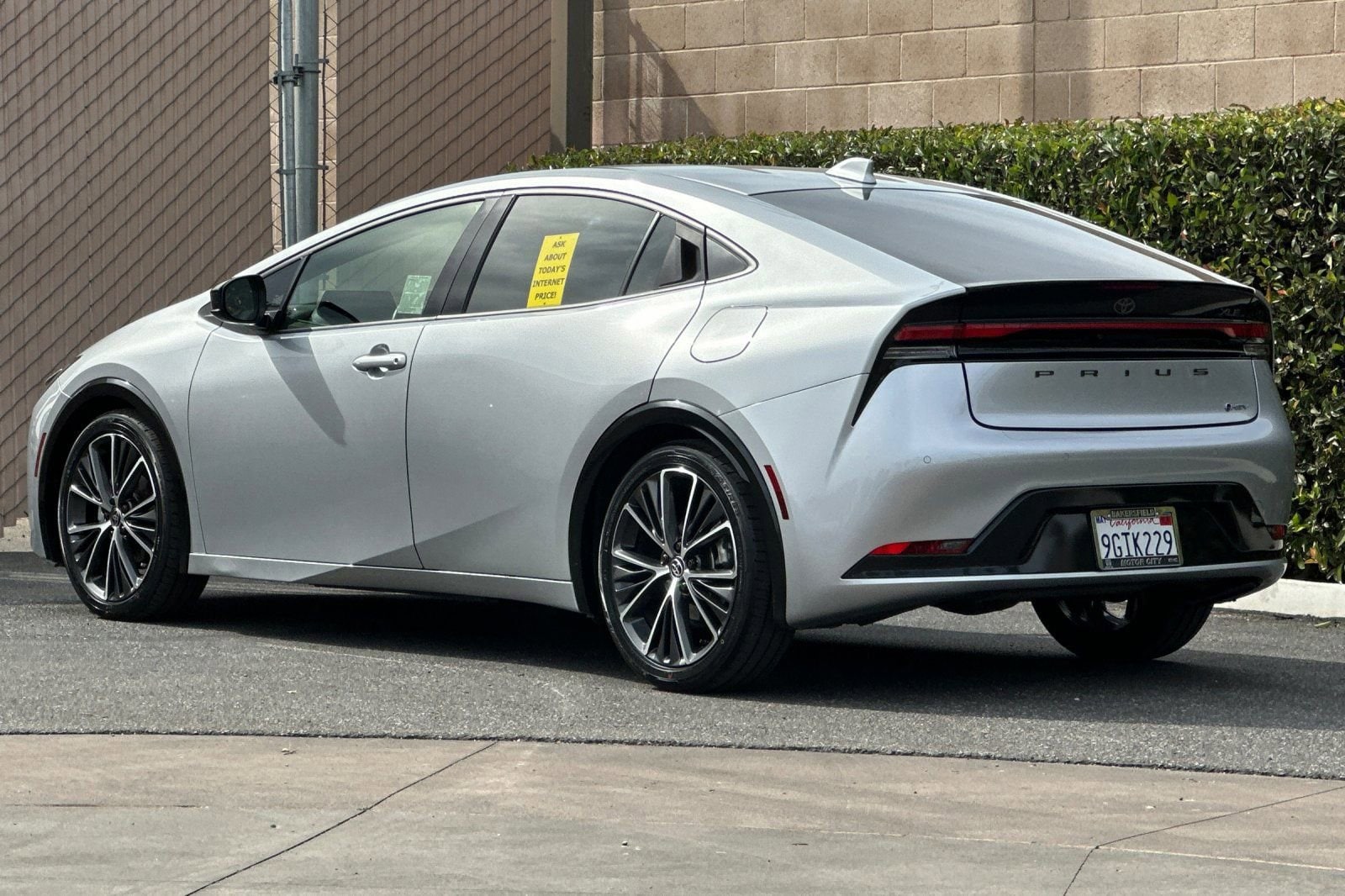 2023 Toyota Prius LE photo 5