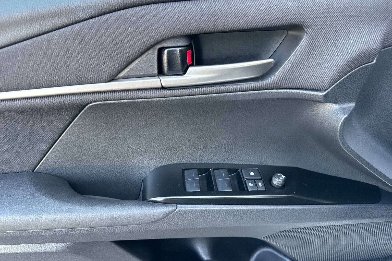 2026 Toyota Camry LE - Photo 11