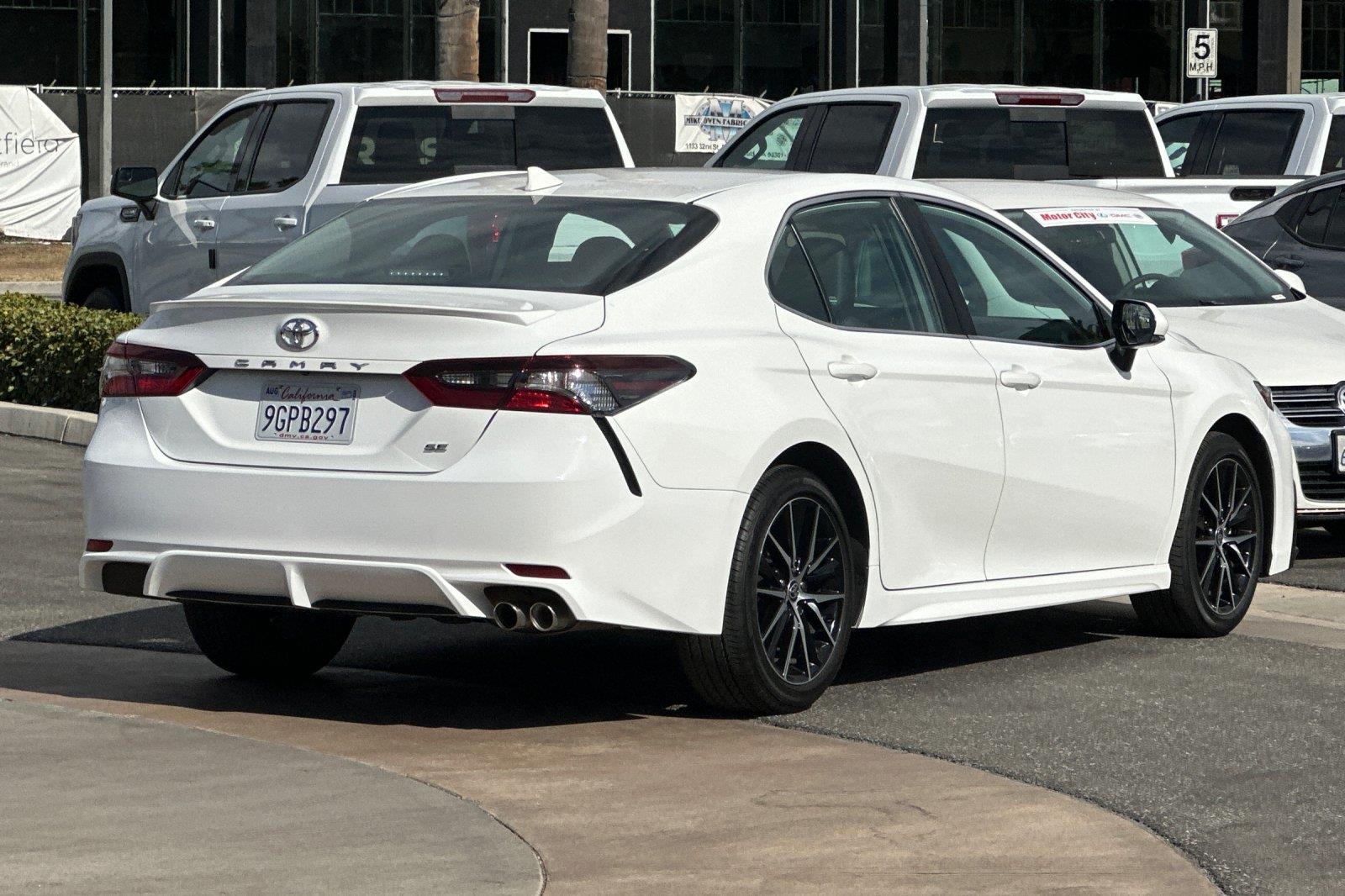 2023 Toyota Camry SE photo 4