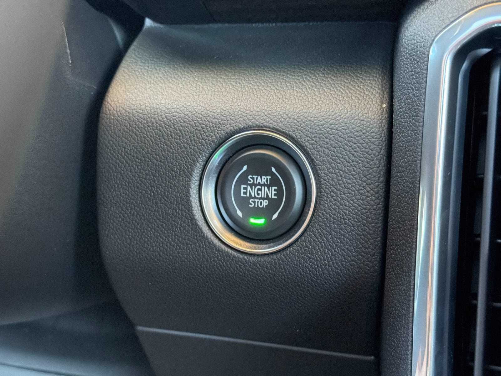 2026 GMC Acadia Denali Ultimate - Photo 21
