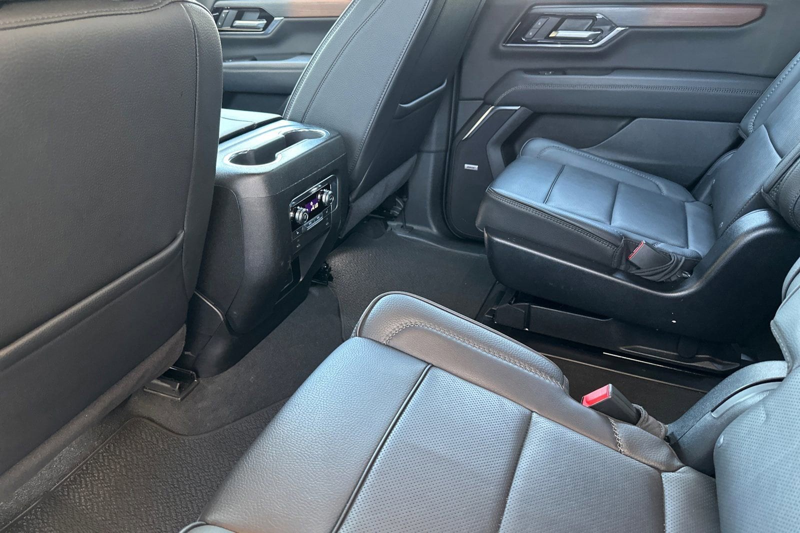 2025 GMC Yukon Denali - Photo 13