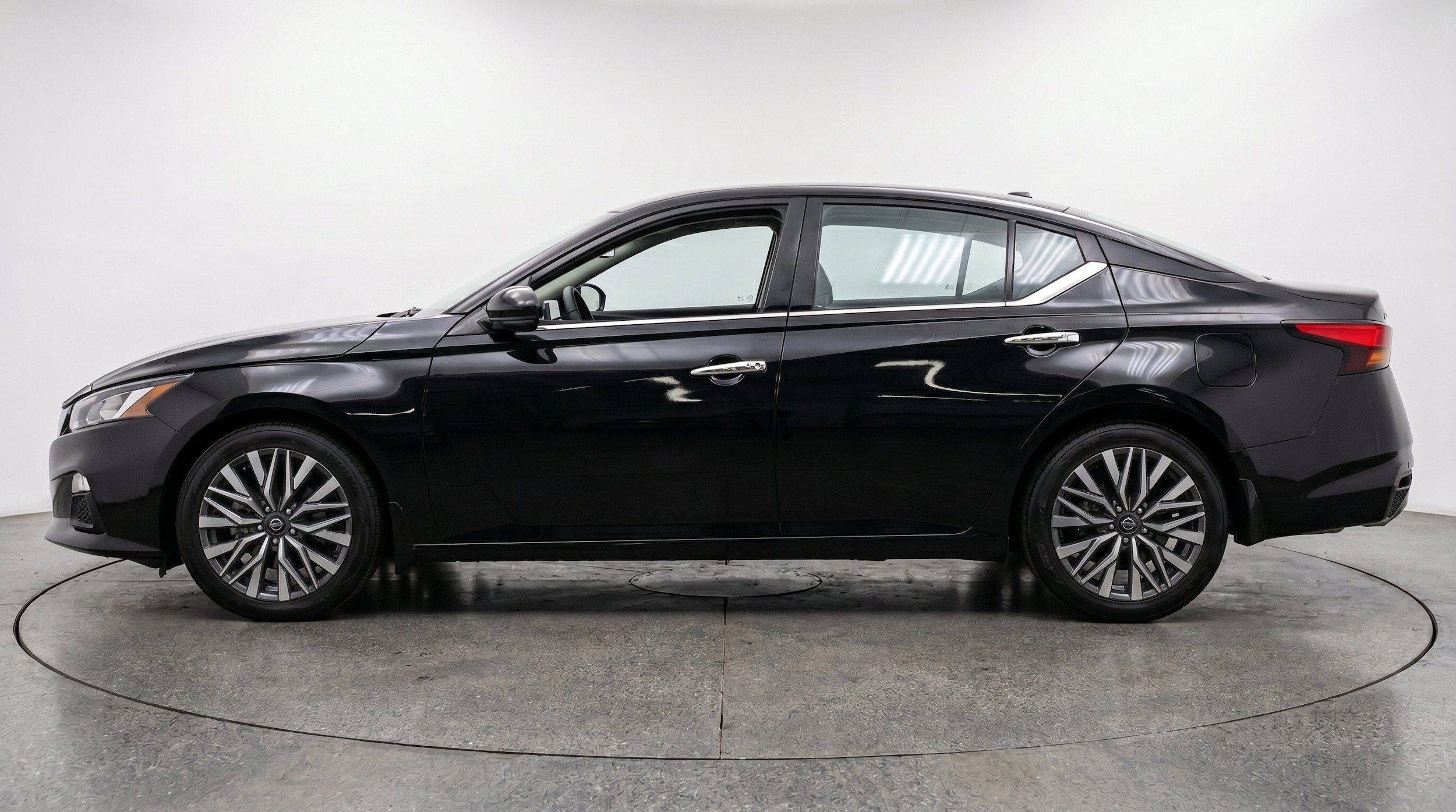 Thumbnail: 2025 Nissan Altima - 5