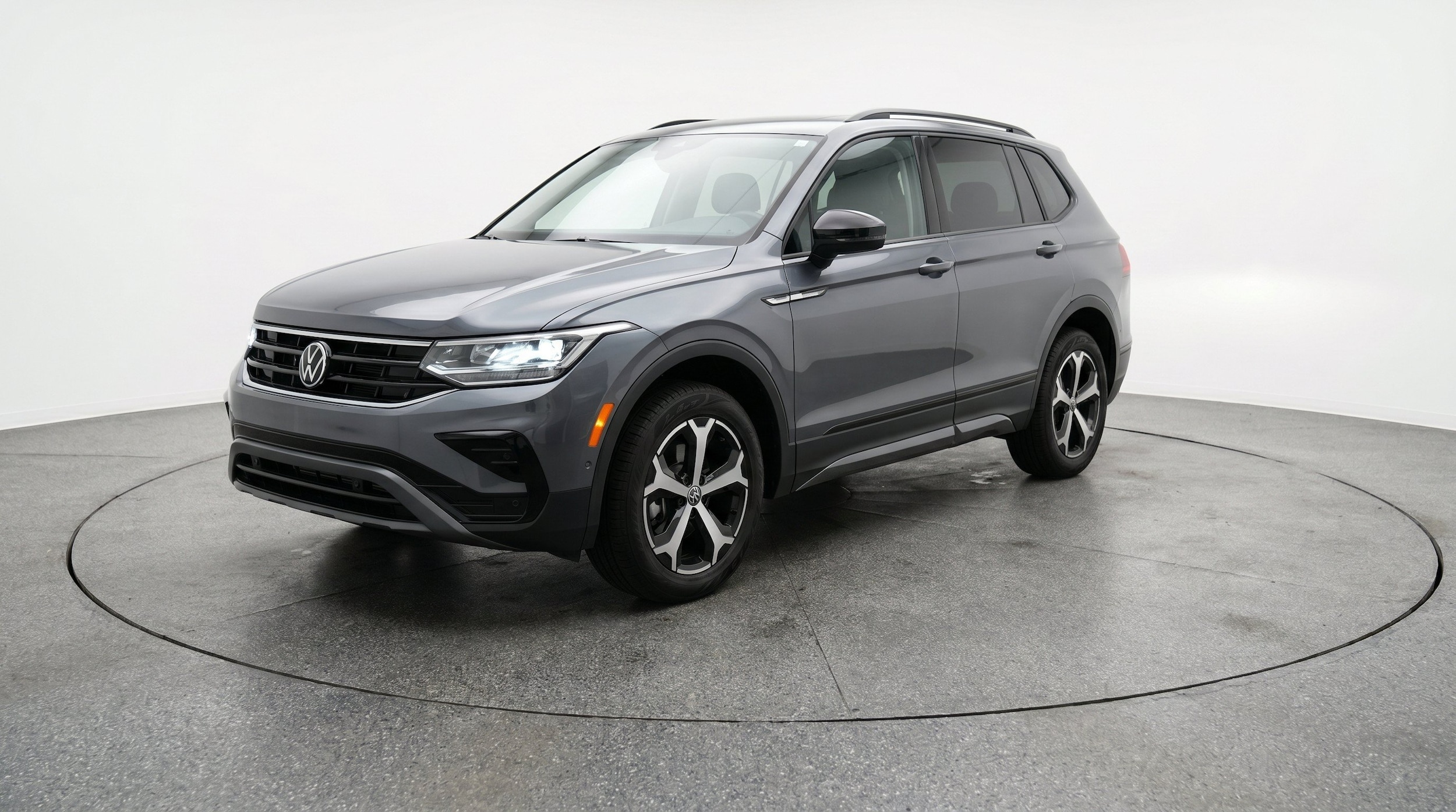 Thumbnail: 2026 Volkswagen Tiguan - 3