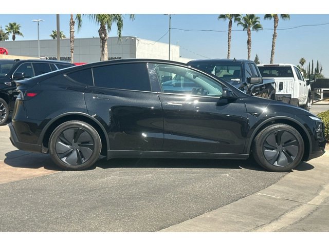 2026 Tesla Model Y Long Range photo 2