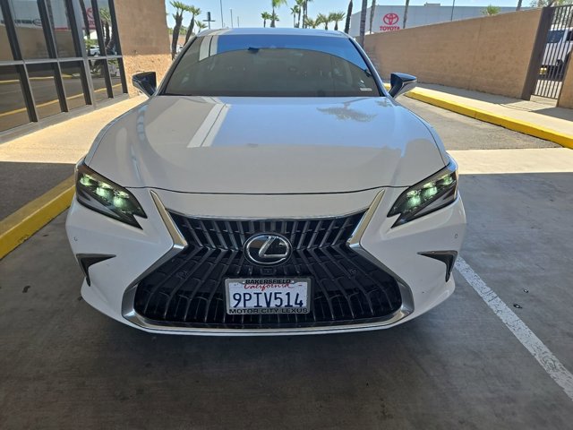 2025 Lexus ES 300h Luxury photo 3