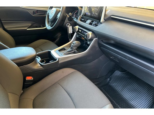 2025 Toyota RAV4 LE - Photo 16