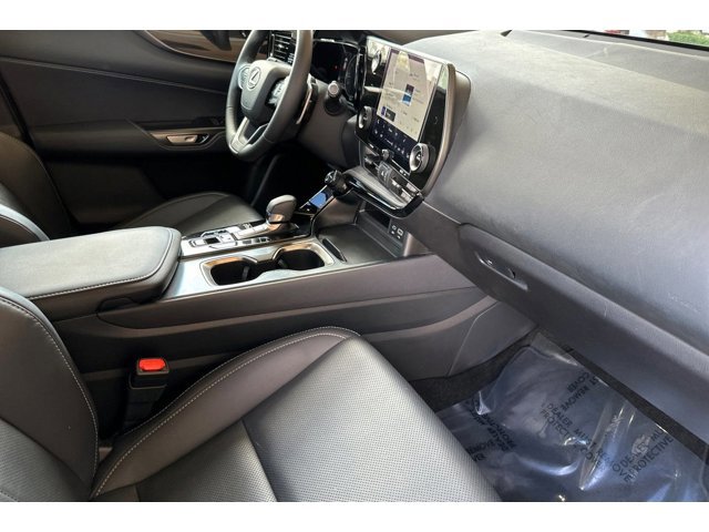 2025 Lexus NX 250 - Photo 17