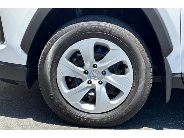 2025 Toyota RAV4 LE - Photo 25