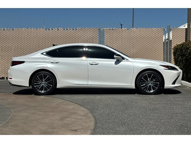 2025 Lexus ES 350 - Photo 3