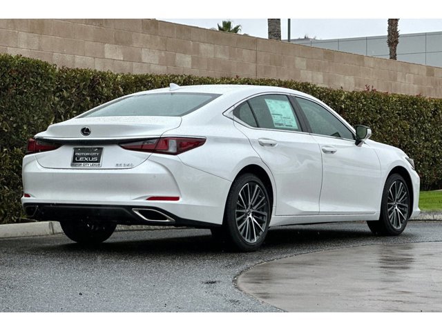 2025 Lexus ES 350 photo 3