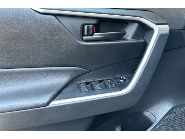 2023 Toyota RAV4 LE - Photo 11