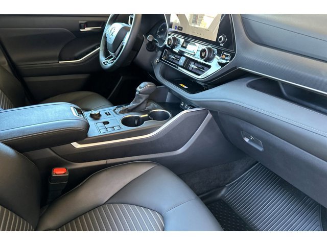 2025 Toyota Highlander XSE - Photo 18