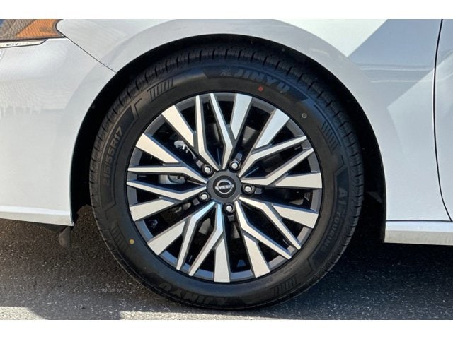 2025 Nissan Altima SV - Photo 26
