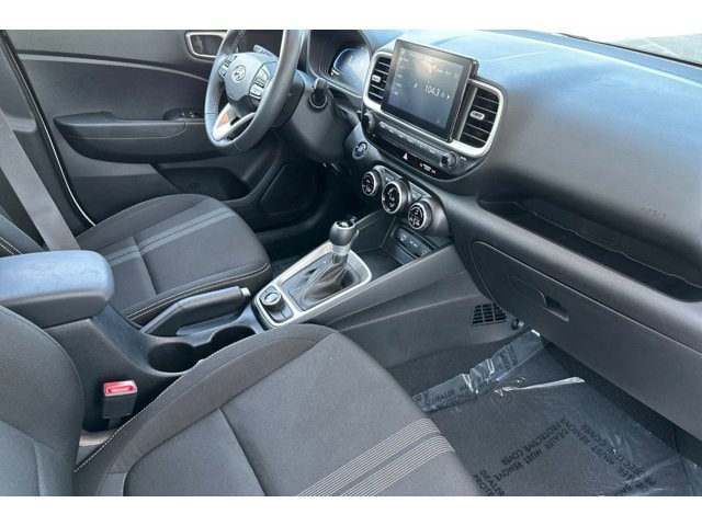 2025 Hyundai Venue SEL - Photo 16