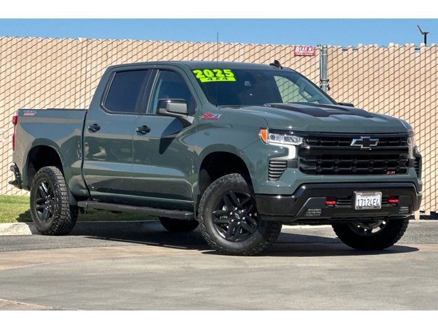 2025 Chevrolet Silverado 1500 LT Trail Boss photo 2