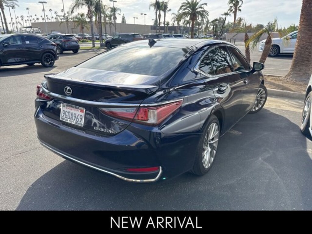 Used 2023 Lexus ES ES 300h Ultra Luxury Sedan