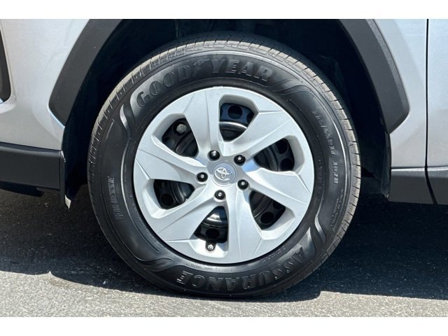 2023 Toyota RAV4 LE - Photo 25