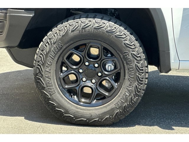 2024 Chevrolet Silverado 1500 ZR2 - Photo 26