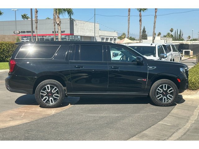 2023 Gmc Yukon XL AT4 photo 3