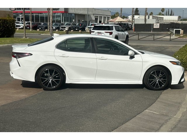 2023 Toyota Camry SE photo 3