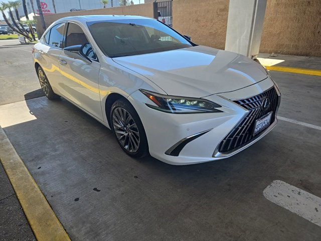 2025 Lexus ES 300h Luxury photo 4