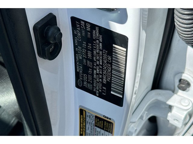 2025 Hyundai Venue SEL - Photo 28