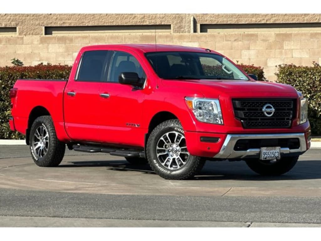 Used 2021 Nissan Titan SV Truck Crew Cab