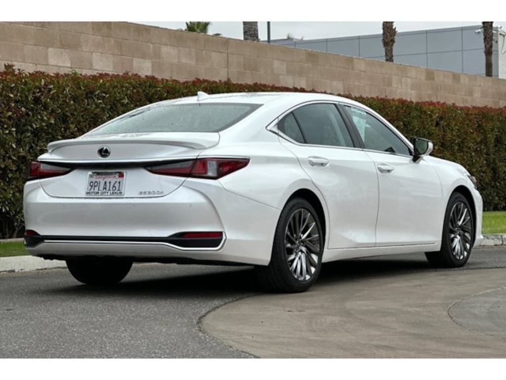 Used 2025 Lexus ES ES 300h Luxury Sedan