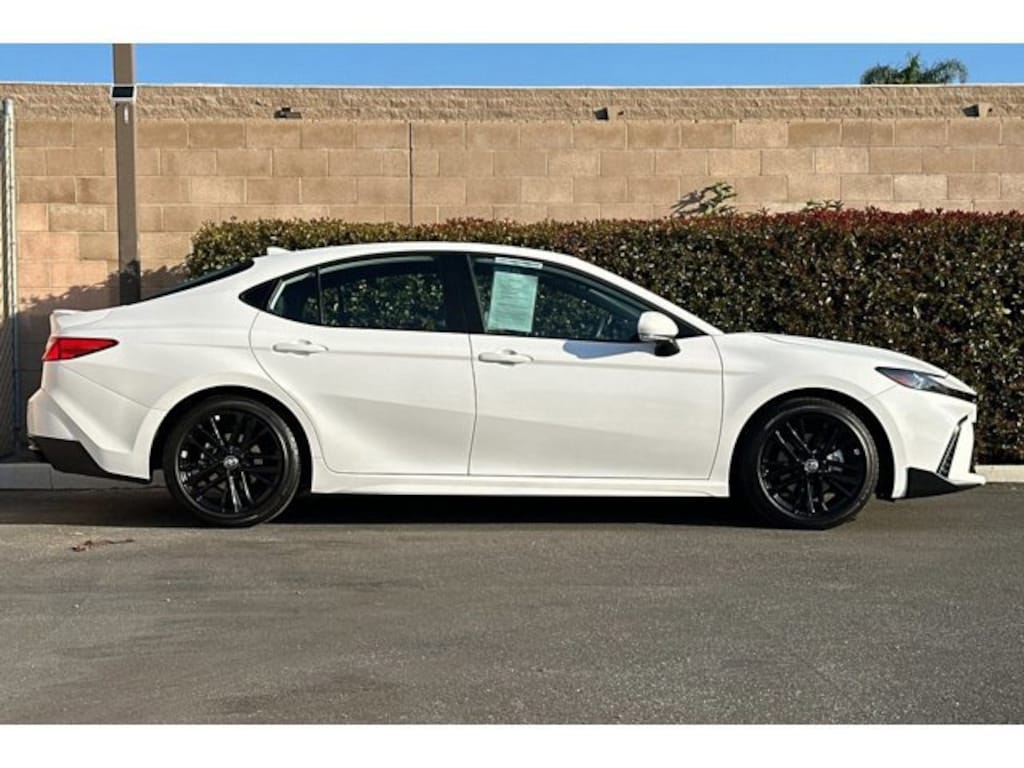 Used 2025 Toyota Camry SE Sedan