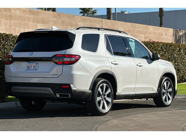 2025 Honda Pilot Touring photo 2