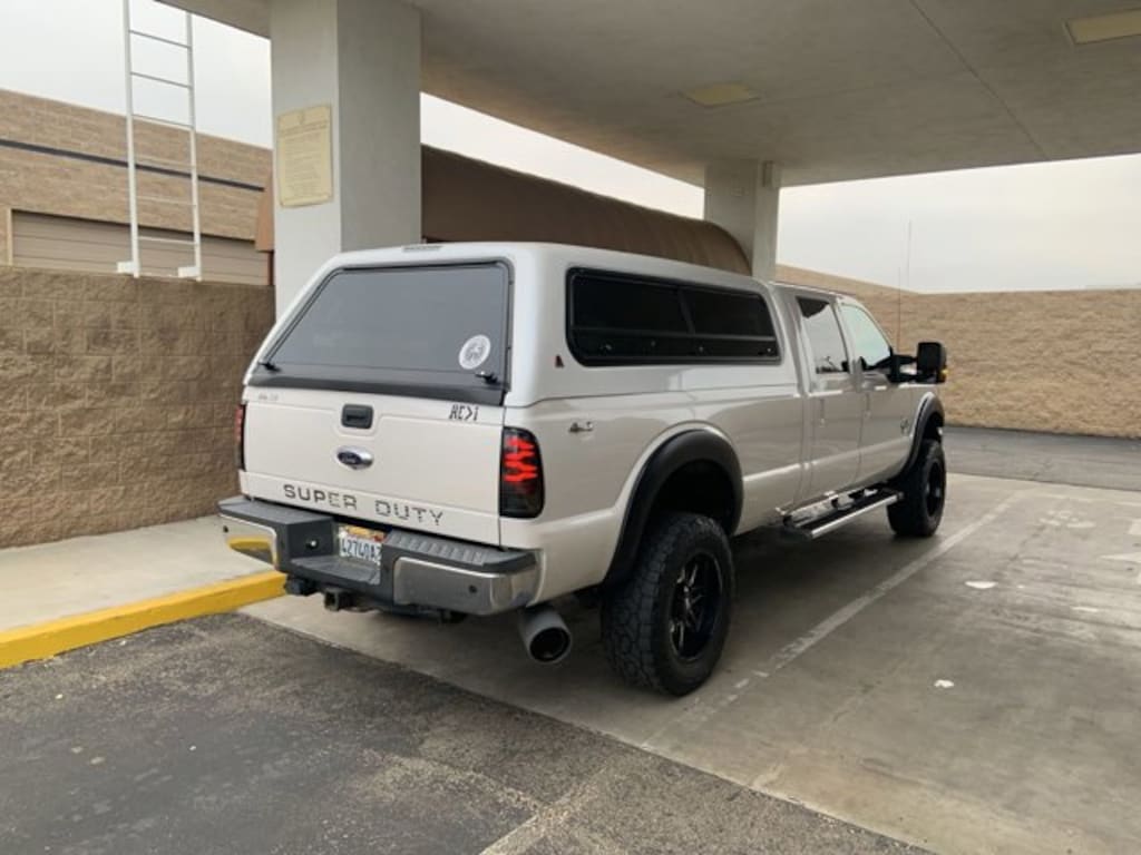 Used 2016 Ford Super Duty F-250 SRW Lariat Truck Crew Cab