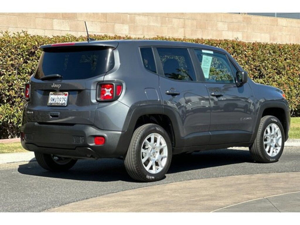 Used 2023 Jeep Renegade Latitude SUV