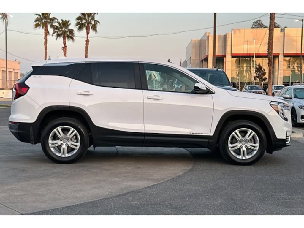 Used 2024 GMC Terrain SLE SUV