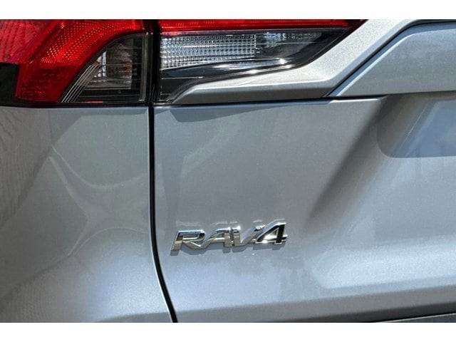 2023 Toyota RAV4 LE - Photo 26
