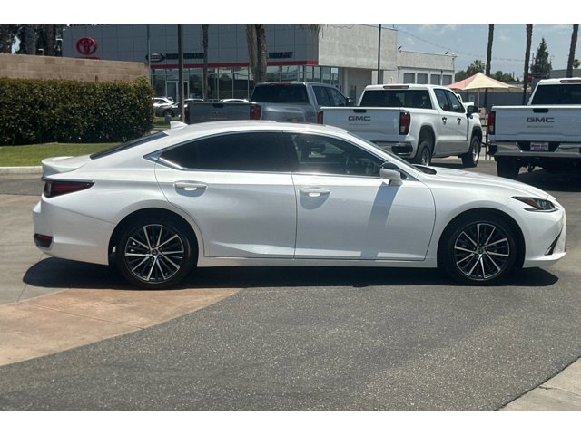 2024 Lexus ES 300h Premium photo 3